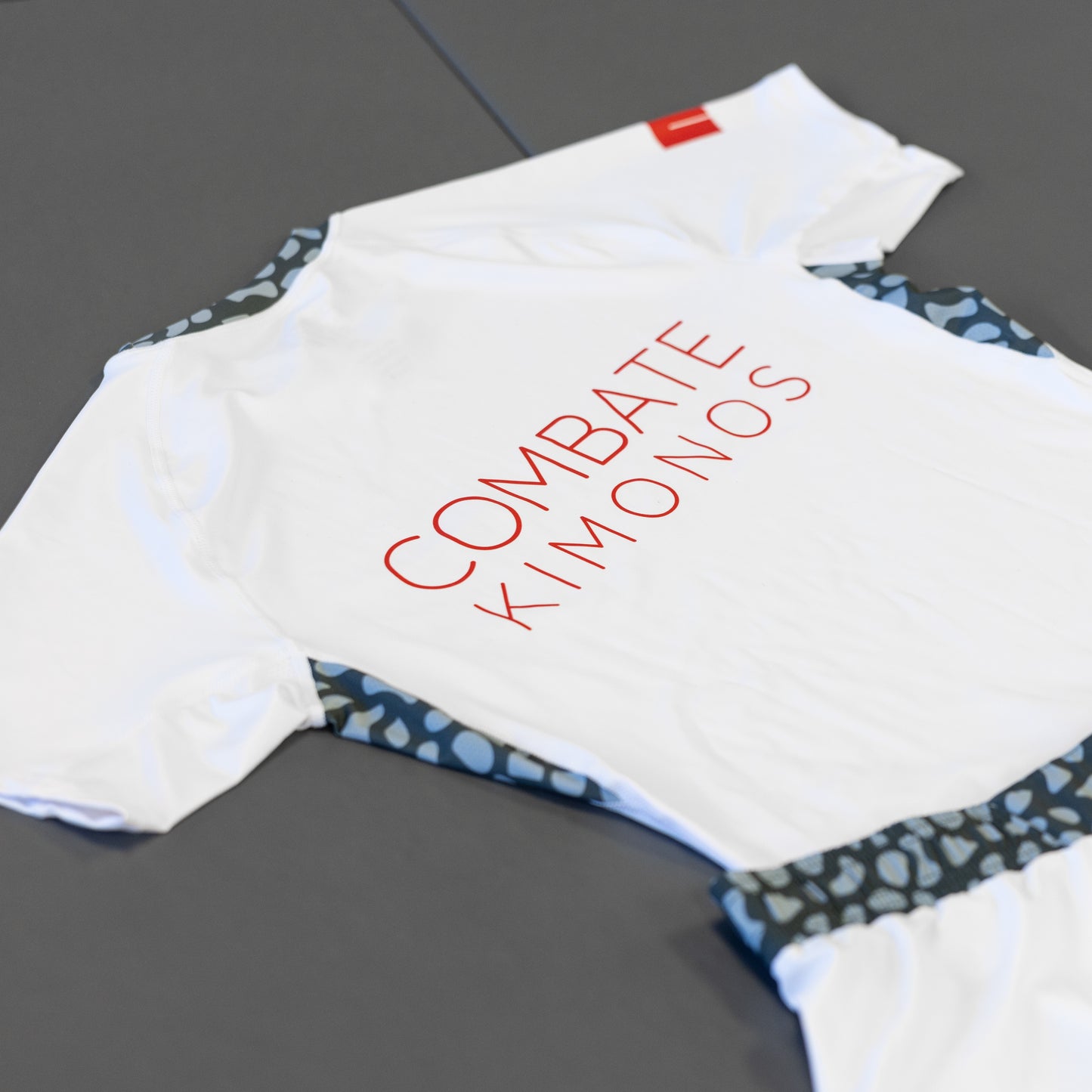 Combate Pro-Fit Legacy Rash Guard